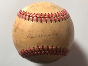 Orlando Hernandez El Duque Autographed New York Yankees 16x20 Photo - BAS  COA